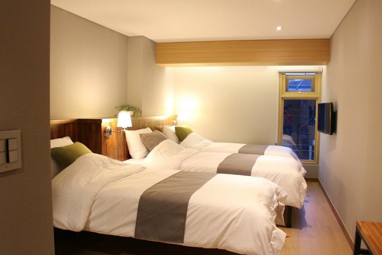 Hostel Cleo Seoul Hongdae Bagian luar foto