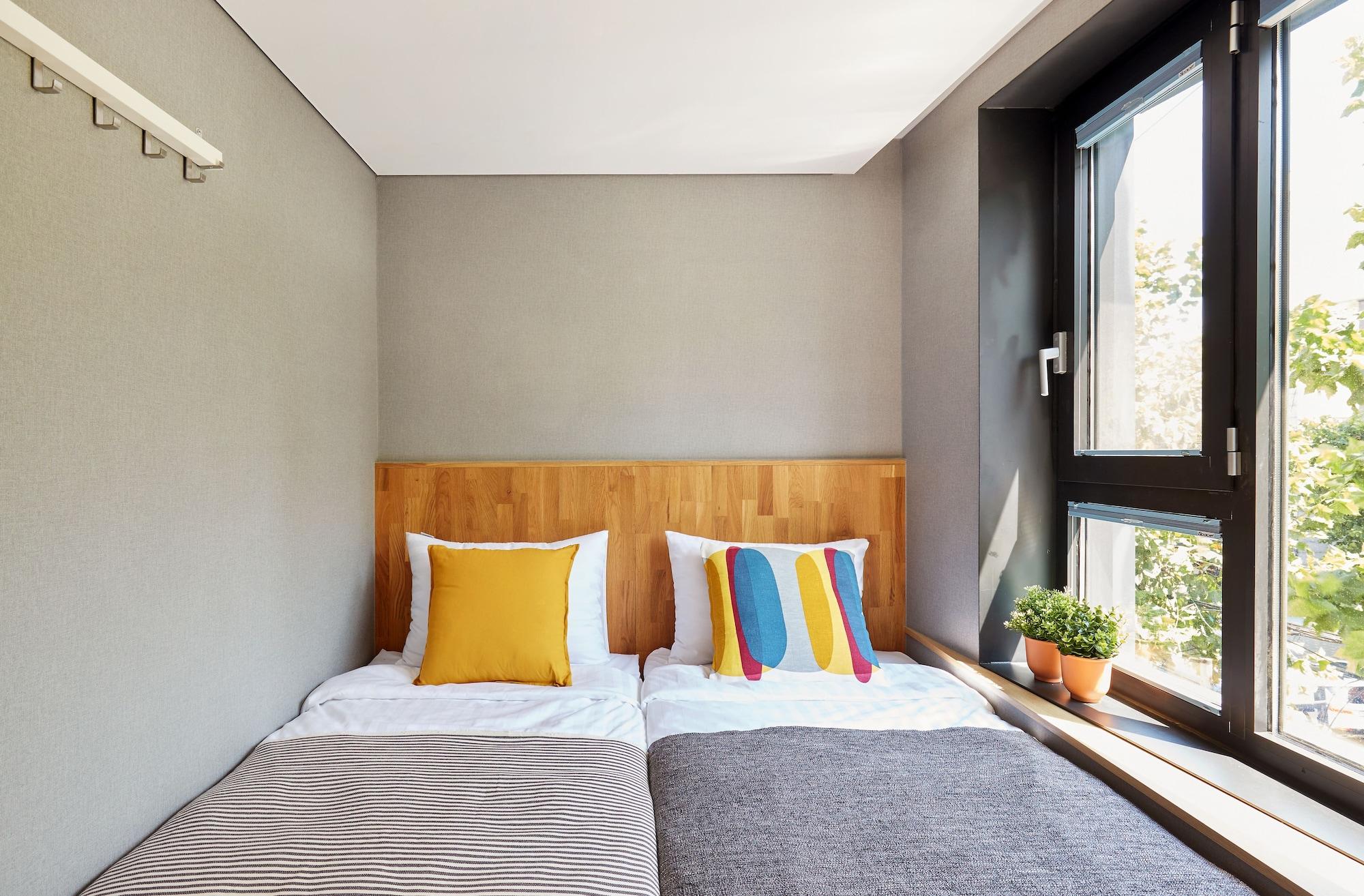 Hostel Cleo Seoul Hongdae Bagian luar foto