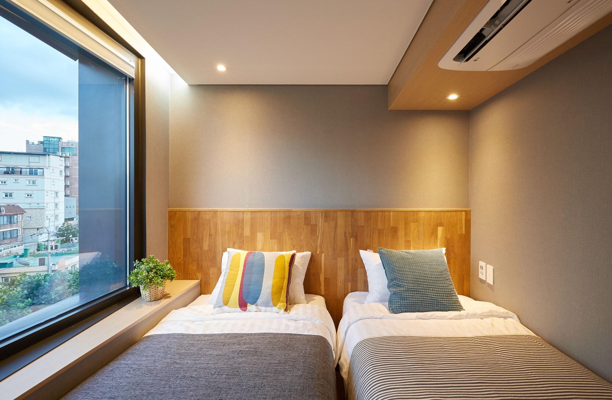 Hostel Cleo Seoul Hongdae Bagian luar foto