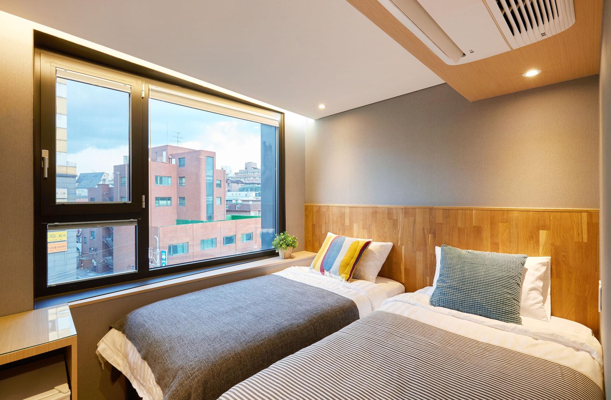 Hostel Cleo Seoul Hongdae Bagian luar foto