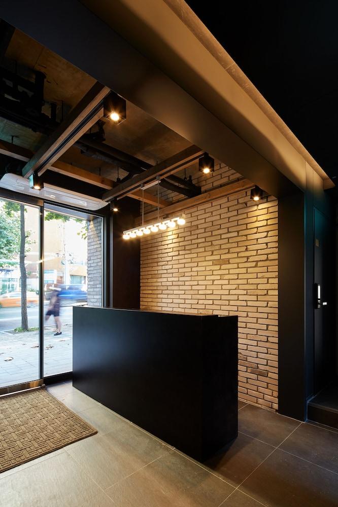 Hostel Cleo Seoul Hongdae Bagian luar foto