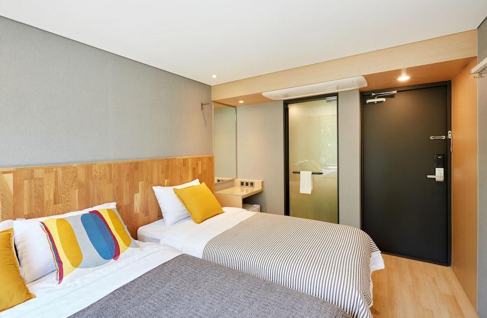 Hostel Cleo Seoul Hongdae Bagian luar foto