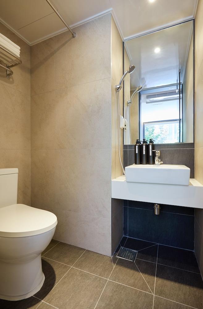 Hostel Cleo Seoul Hongdae Bagian luar foto