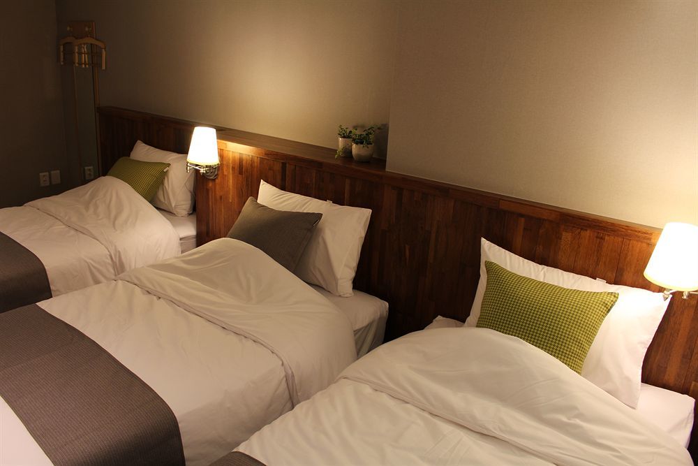 Hostel Cleo Seoul Hongdae Bagian luar foto