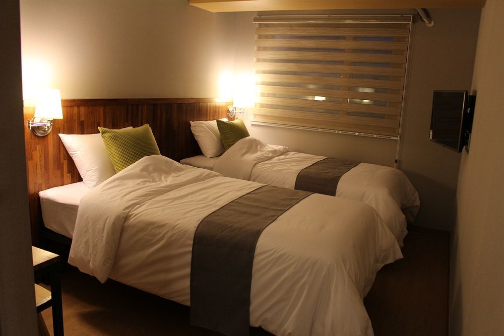 Hostel Cleo Seoul Hongdae Bagian luar foto