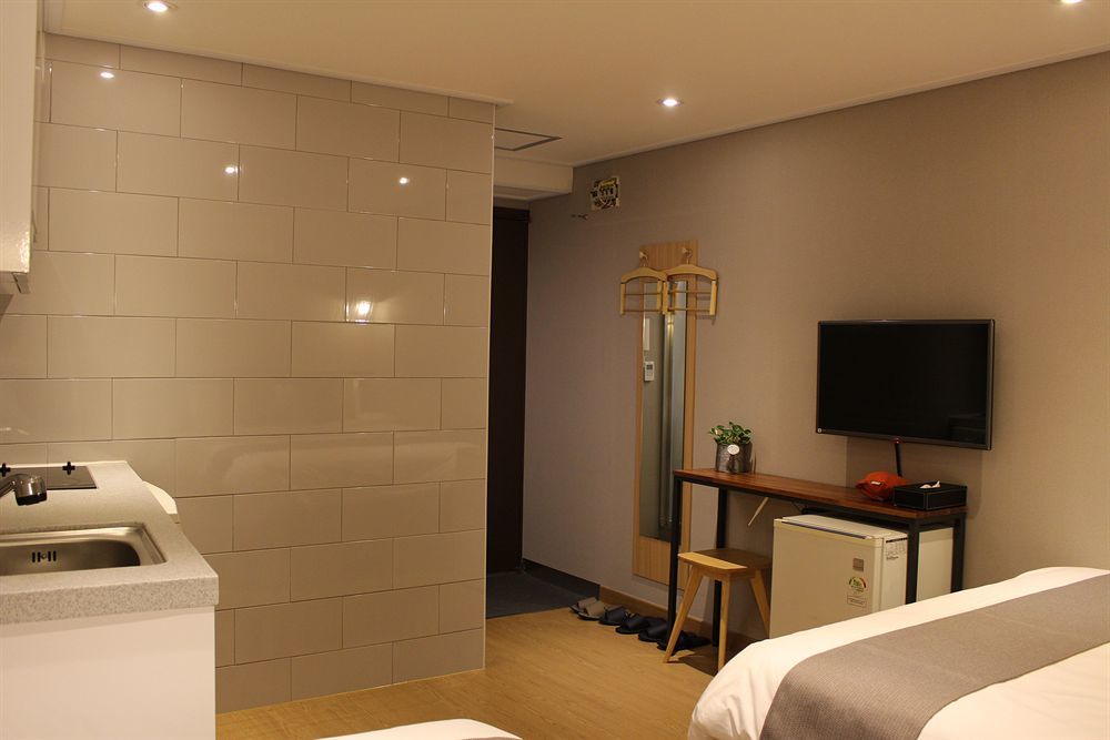 Hostel Cleo Seoul Hongdae Bagian luar foto