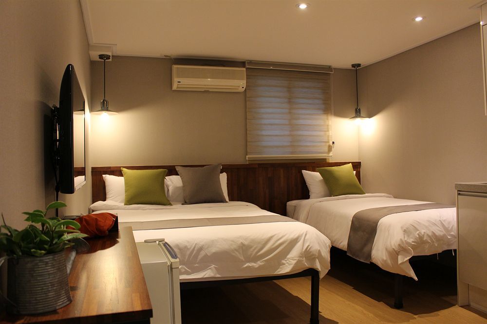 Hostel Cleo Seoul Hongdae Bagian luar foto