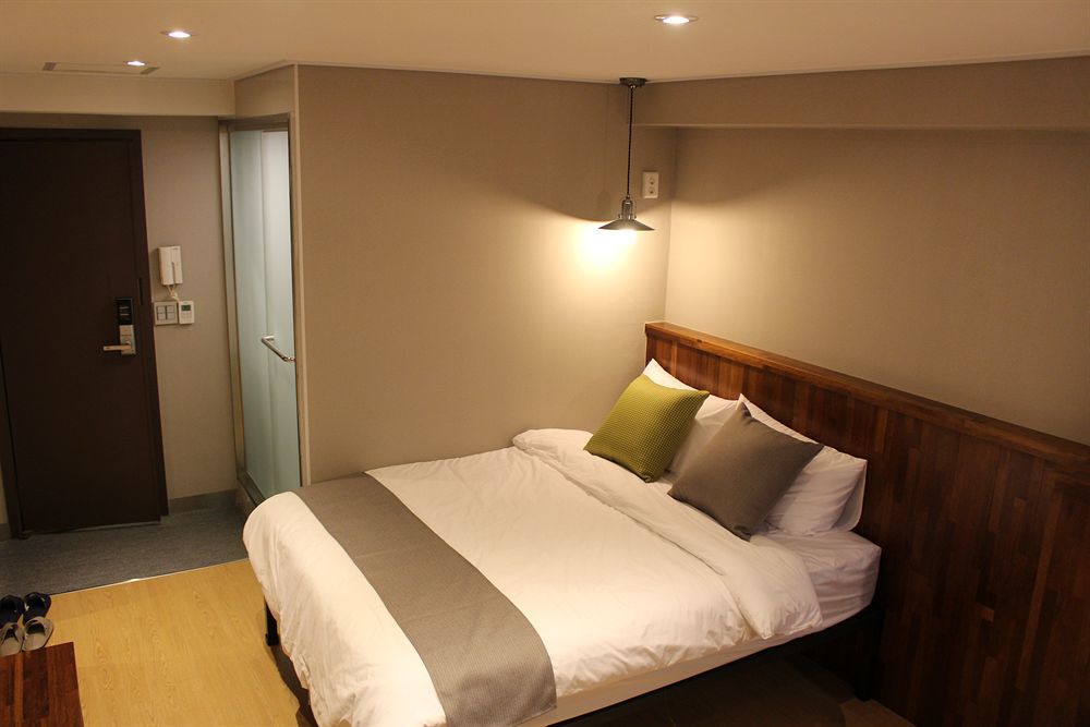 Hostel Cleo Seoul Hongdae Bagian luar foto
